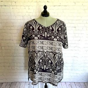 AMAZON SIZE 24W SHORT SLEEVE BLOUSE, V NECK, BLACK/WHITE DESIGN